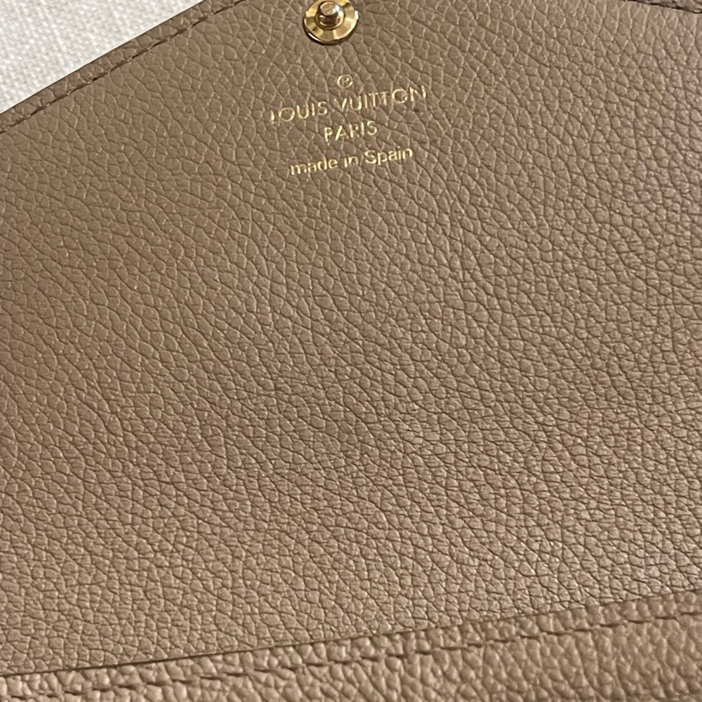 Louis Vuitton
Sarah wallet - Picture 7 of 7